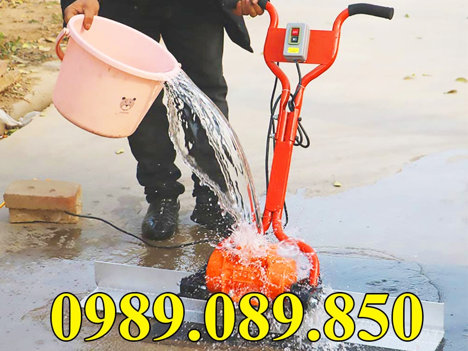 M&aacute;y đầm b&ecirc; t&ocirc;ng chạy điện thước d&agrave;i 2m